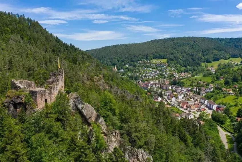 Burgruine Falkenstein in Schramberg